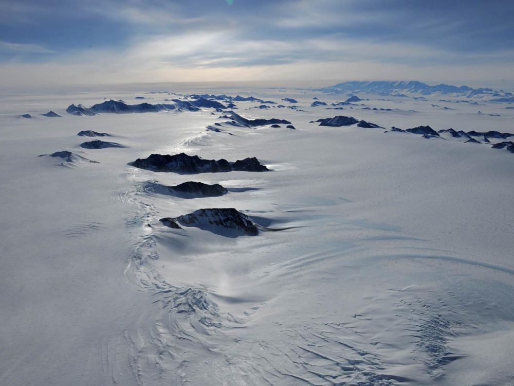 lacs isolés de l'Antarctique